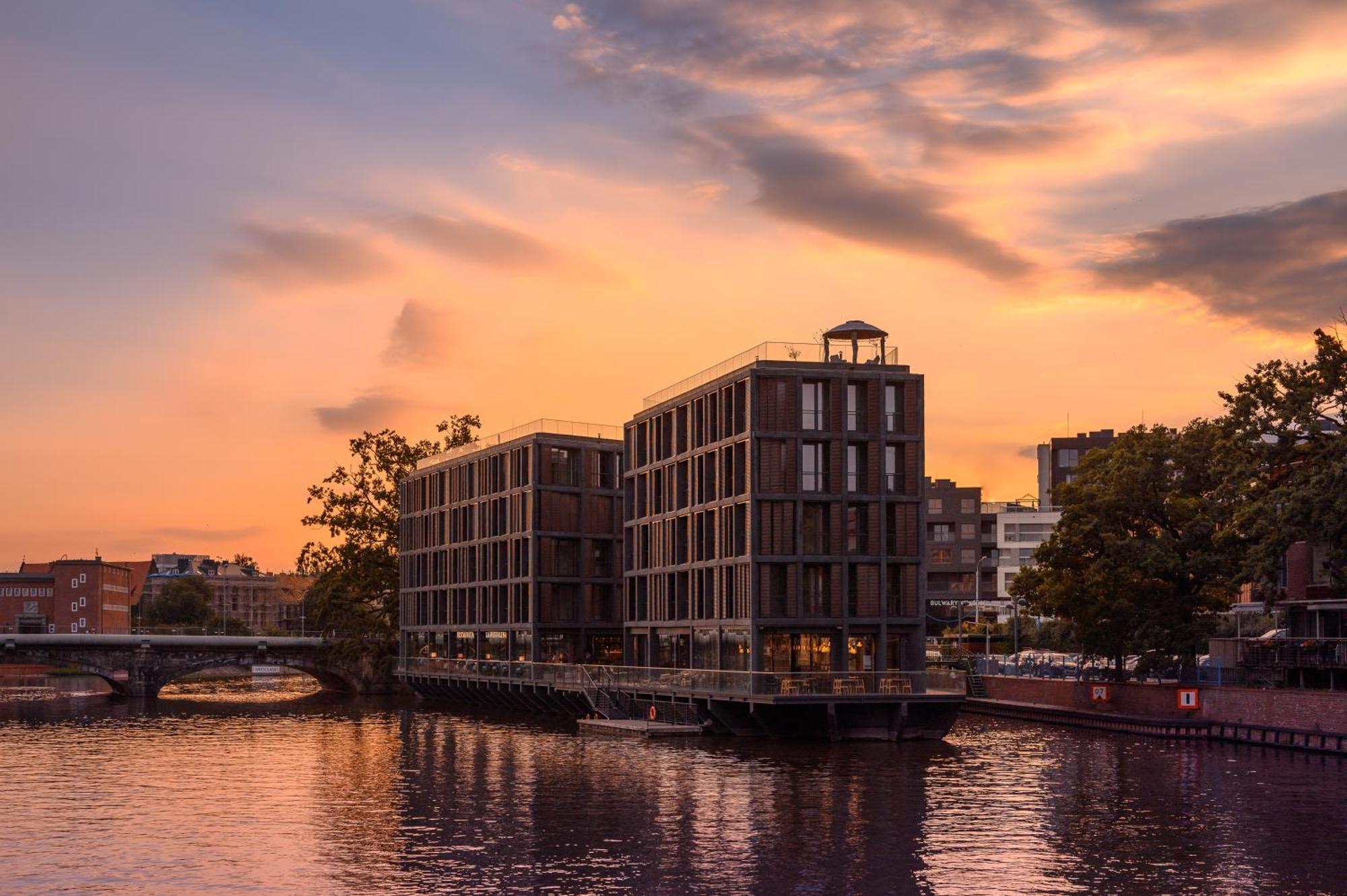Inqse Wroclaw Marinaアパートホテル エクステリア 写真